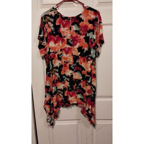 Chelsea and Theodore Rayon stretch flowy multi color crew neck - Picture 2 of 5